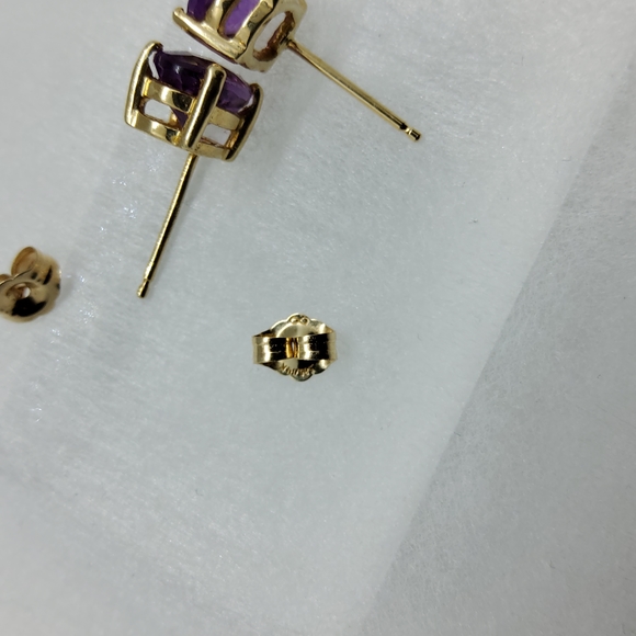 585 Amethyst Stud Earrings - Picture 7 of 7